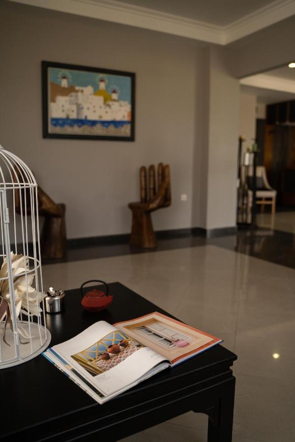 Plaza Hotel Athena Bagian luar foto