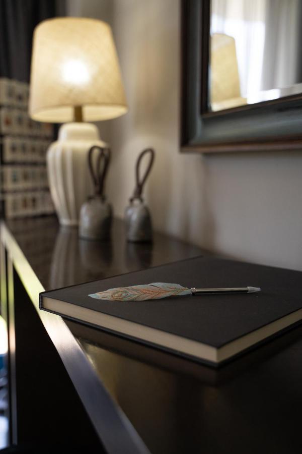 Plaza Hotel Athena Bagian luar foto