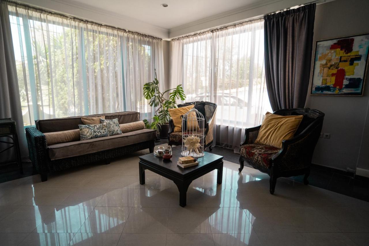 Plaza Hotel Athena Bagian luar foto