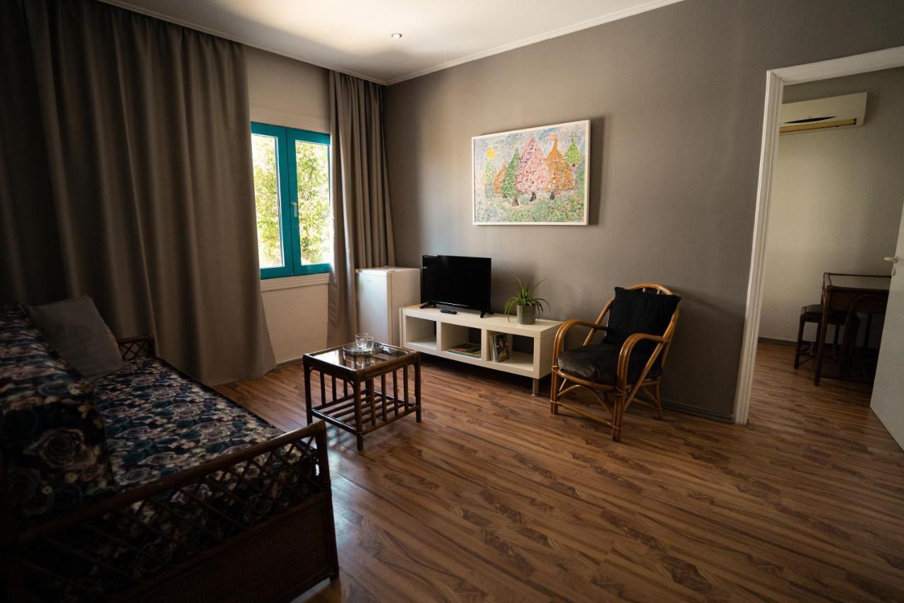 Plaza Hotel Athena Bagian luar foto